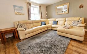 Bespoke Coastal 2 Bed Cottage With Free Parking